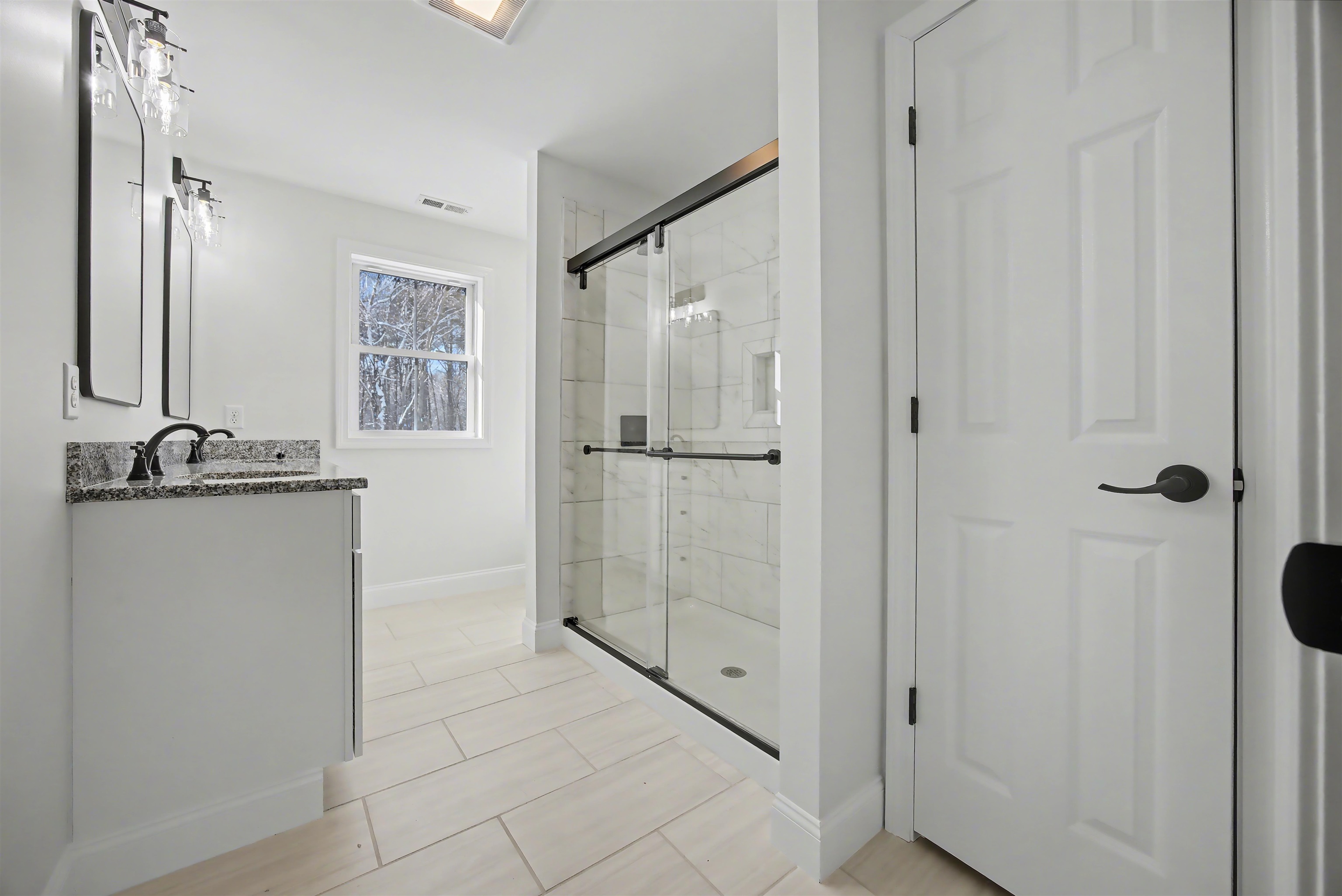 103 Rockingham Road, Unit 2 Londonderry, NH 03053 - Photo 14 of 32