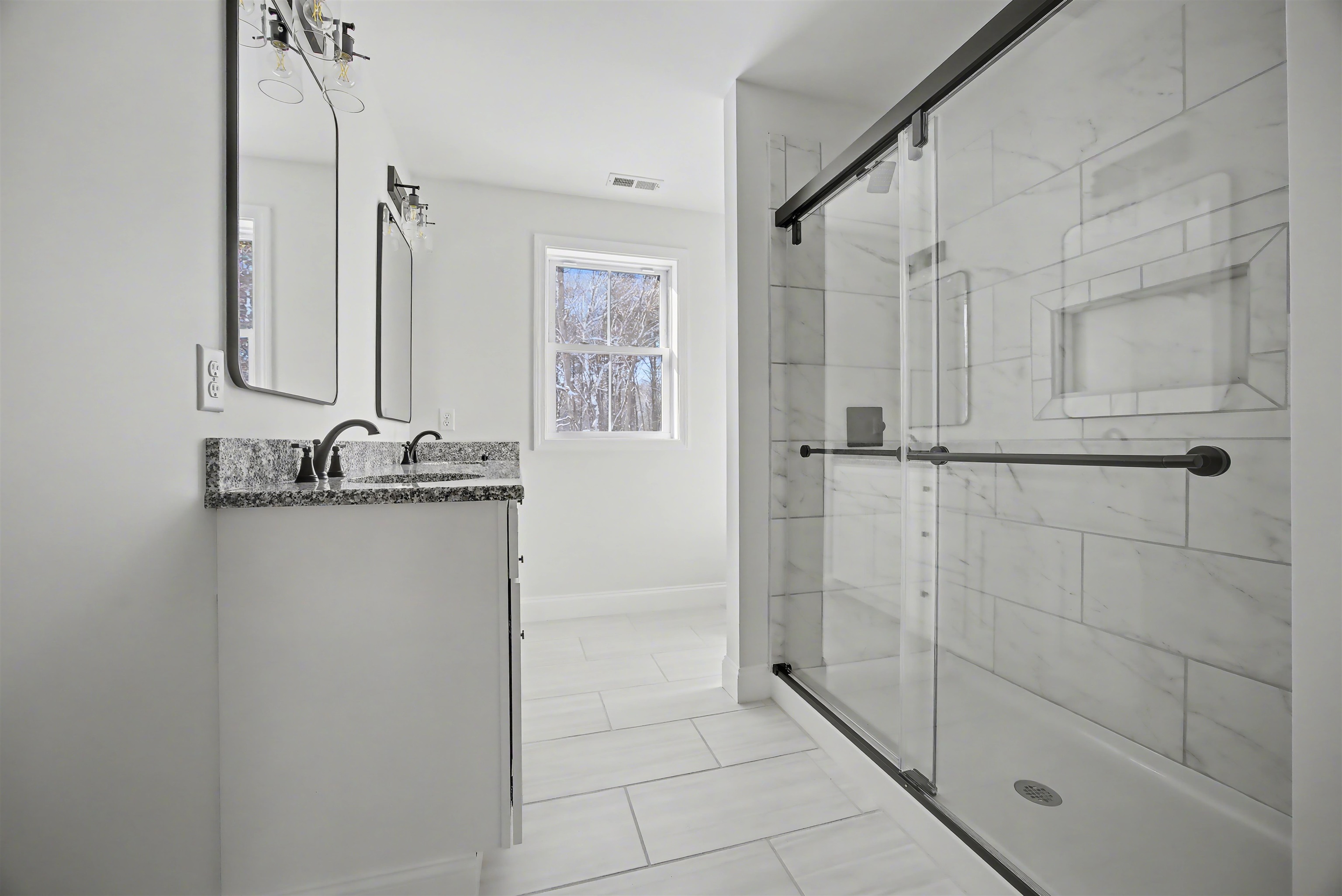 103 Rockingham Road, Unit 2 Londonderry, NH 03053 - Photo 15 of 32