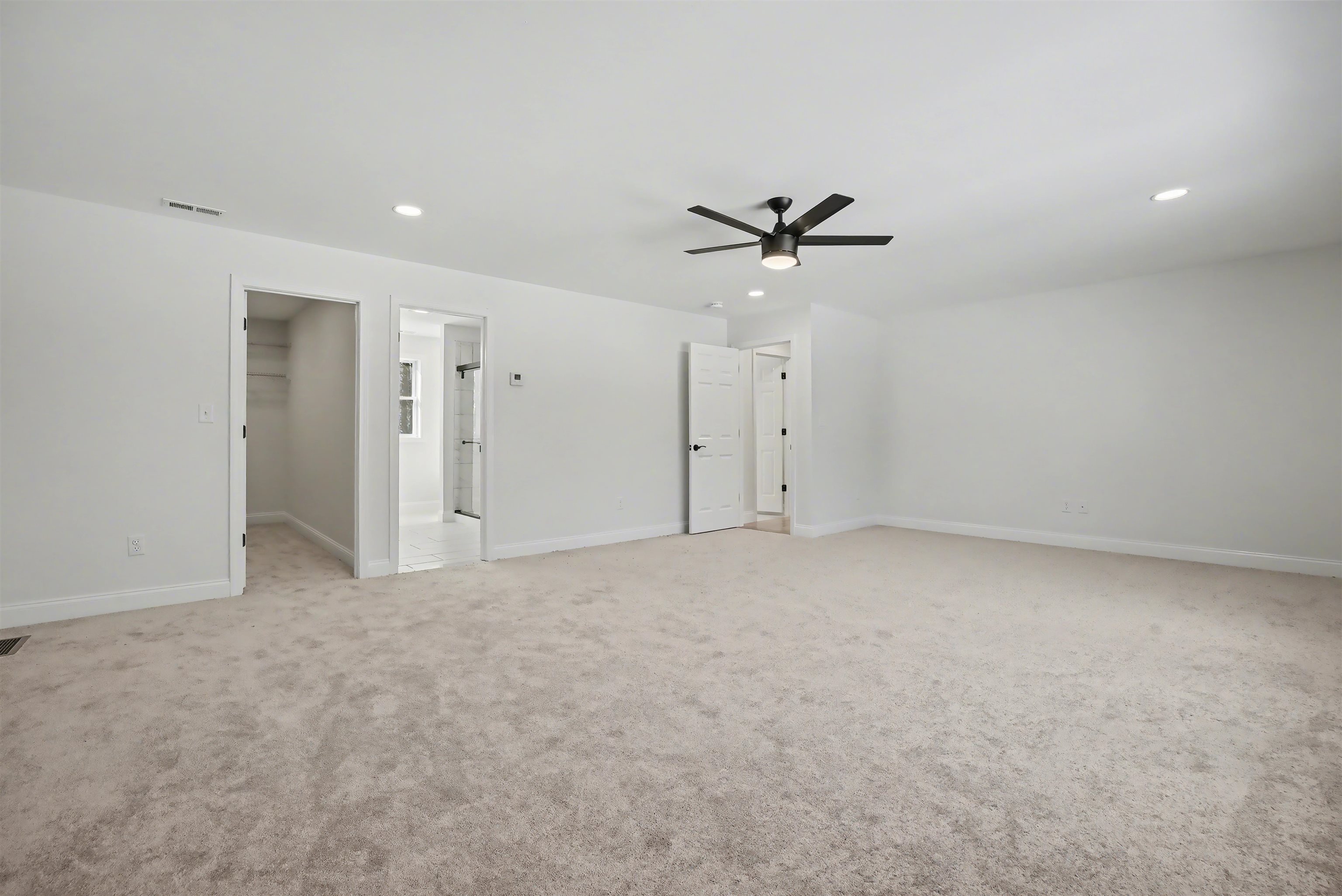 103 Rockingham Road, Unit 2 Londonderry, NH 03053 - Photo 19 of 32