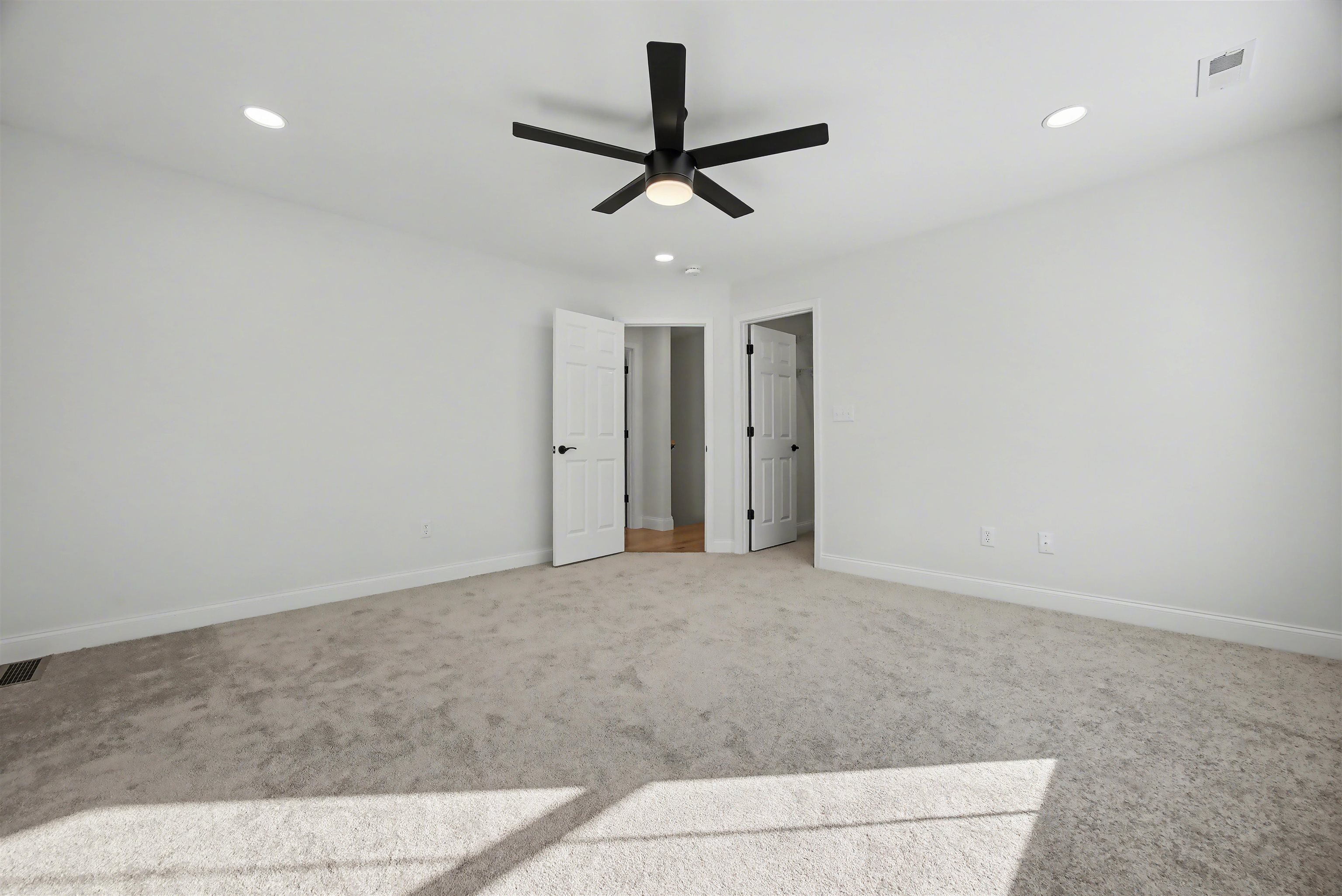 103 Rockingham Road, Unit 2 Londonderry, NH 03053 - Photo 25 of 32