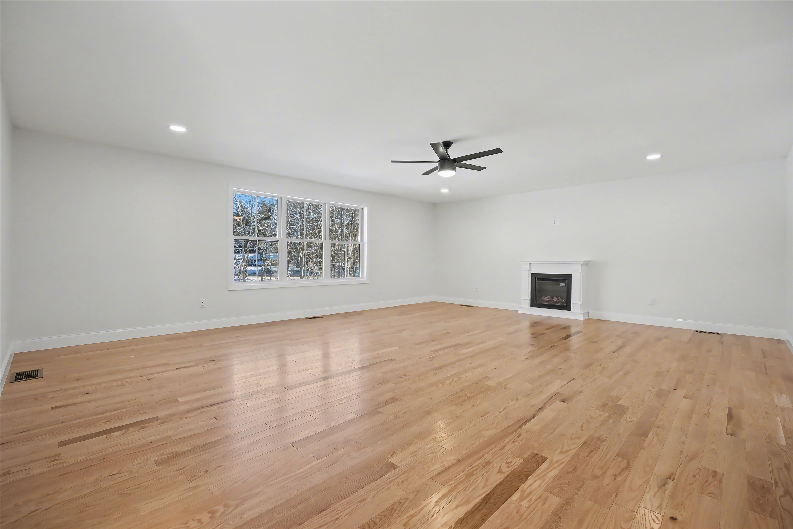 103 Rockingham Road, Unit 2 Londonderry, NH 03053 - Photo 26 of 32