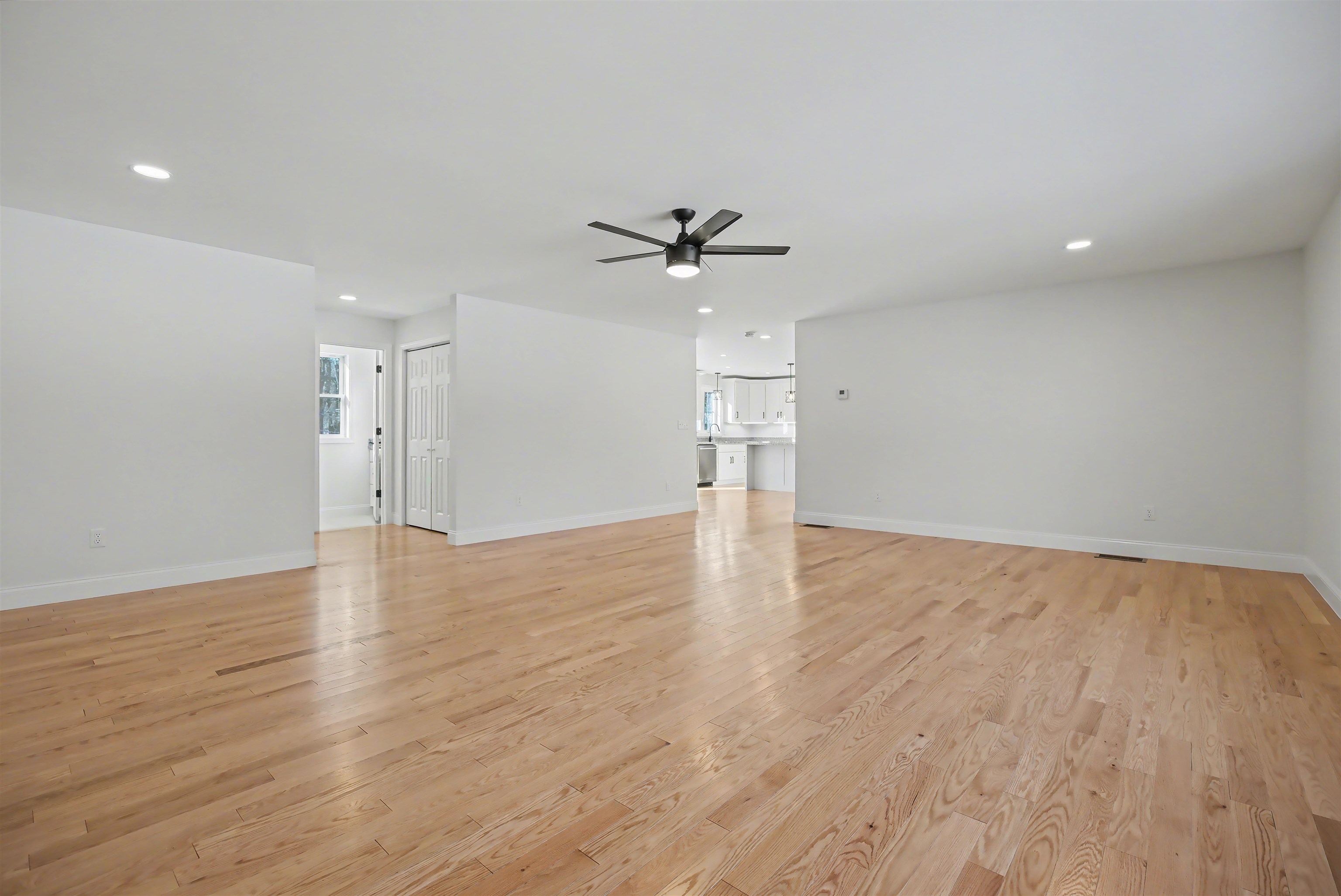 103 Rockingham Road, Unit 2 Londonderry, NH 03053 - Photo 27 of 32