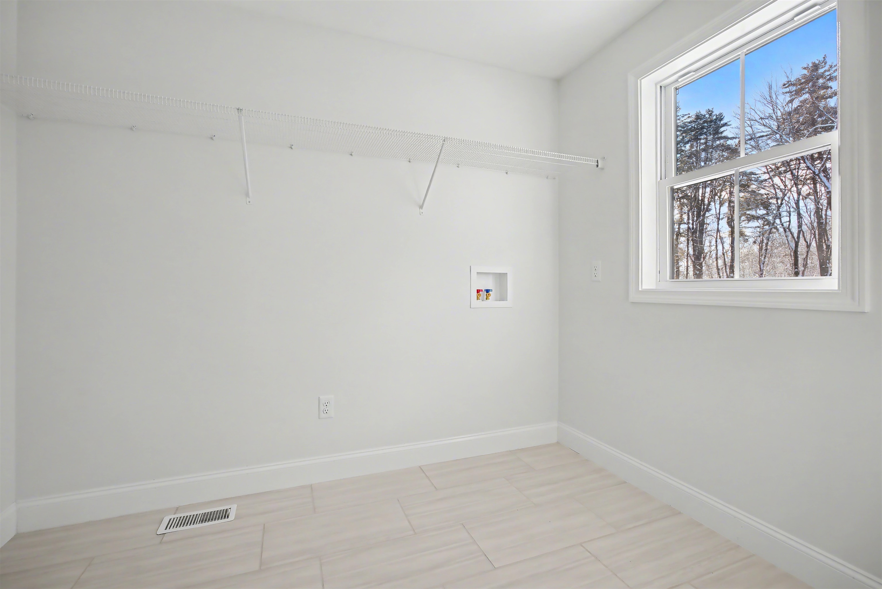 103 Rockingham Road, Unit 2 Londonderry, NH 03053 - Photo 28 of 32