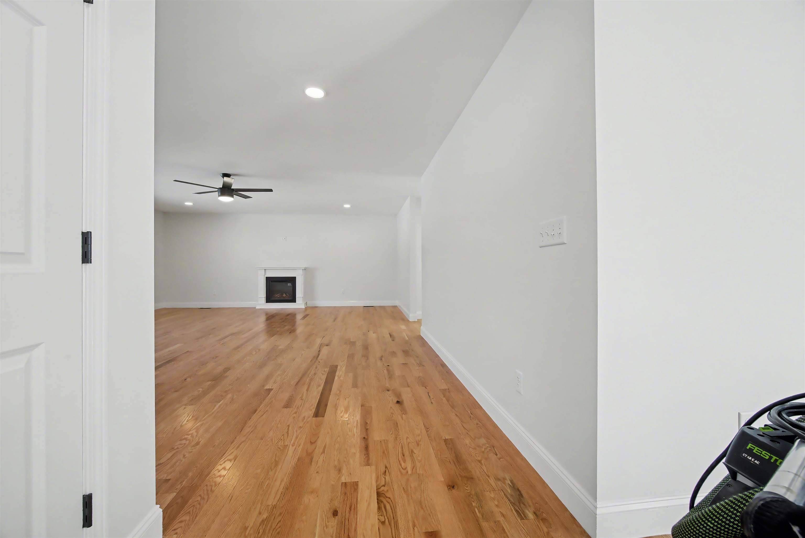 103 Rockingham Road, Unit 2 Londonderry, NH 03053 - Photo 30 of 32