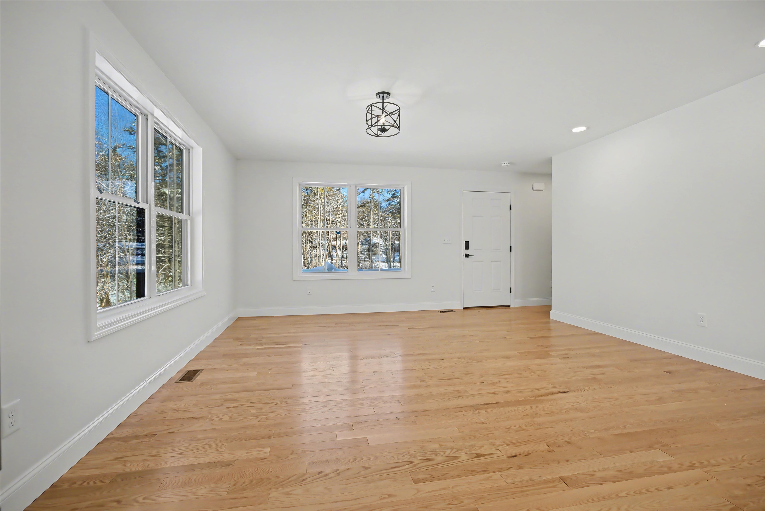 103 Rockingham Road, Unit 2 Londonderry, NH 03053 - Photo 32 of 32