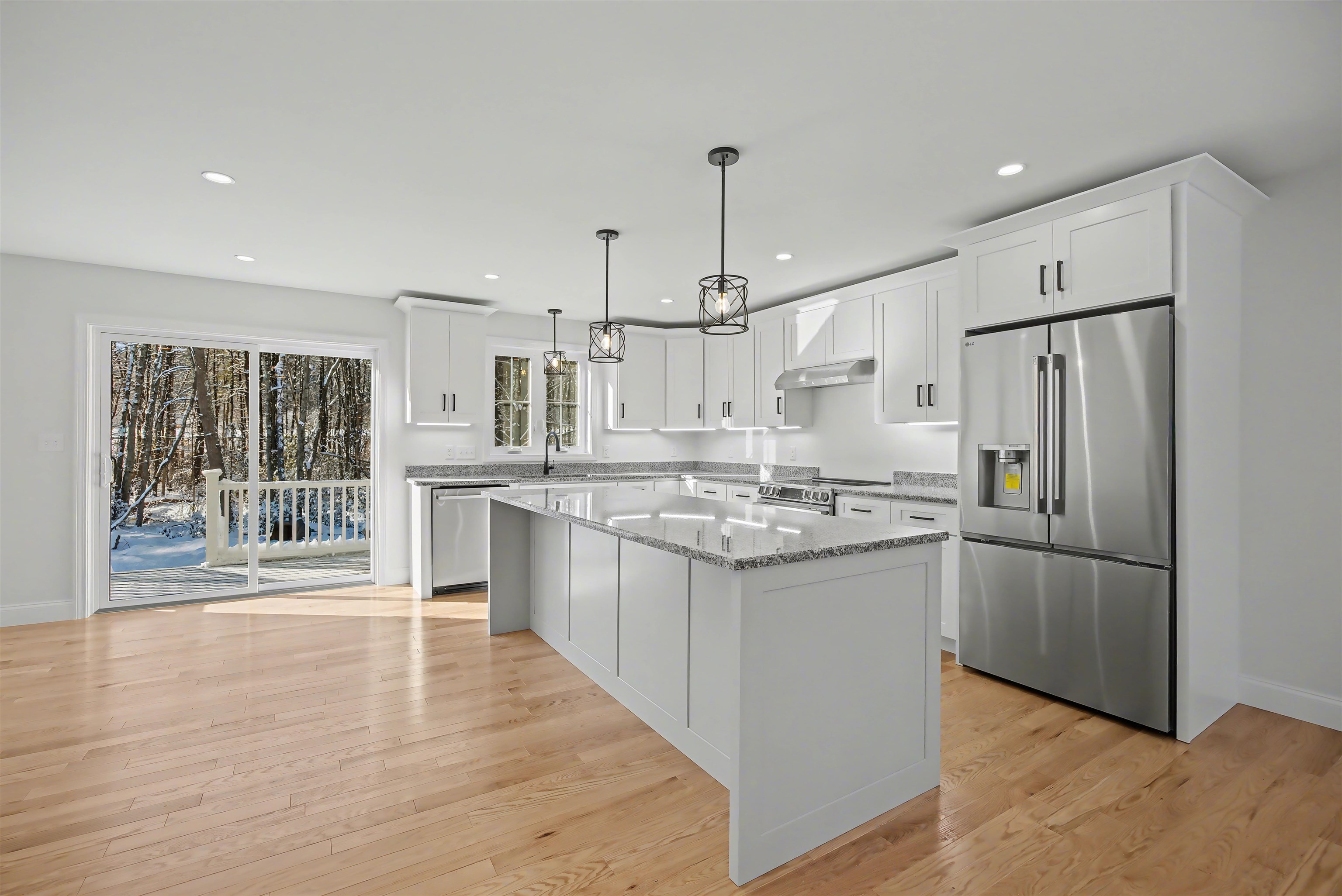 103 Rockingham Road, Unit 2 Londonderry, NH 03053 - Photo 6 of 32