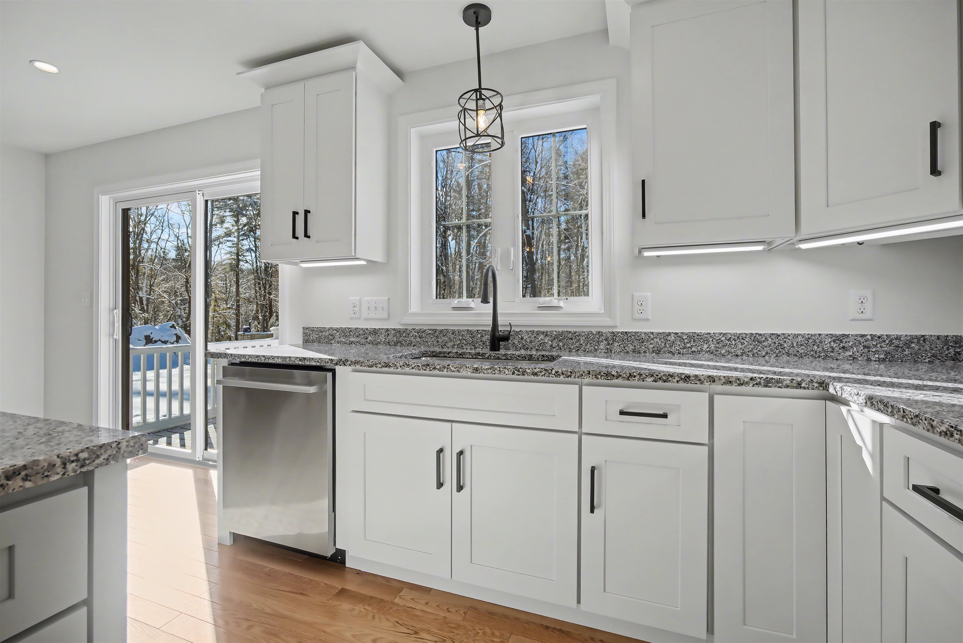 103 Rockingham Road, Unit 2 Londonderry, NH 03053 - Photo 10 of 32