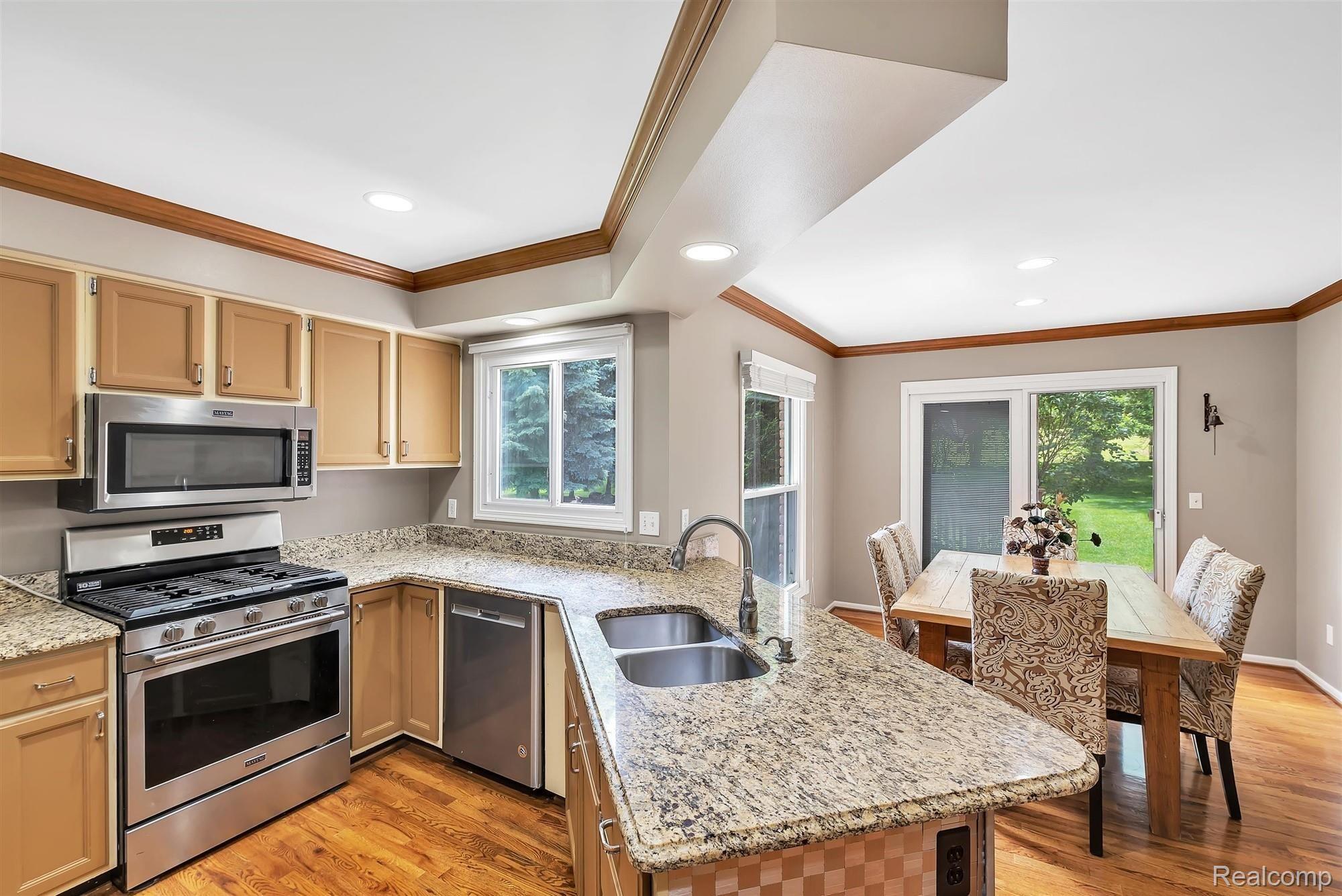25735 Rutledge Crossing Farmington, MI 48335 - Photo 14 of 53 14-25735 Rutledge-WindowStill-Real-.jpg