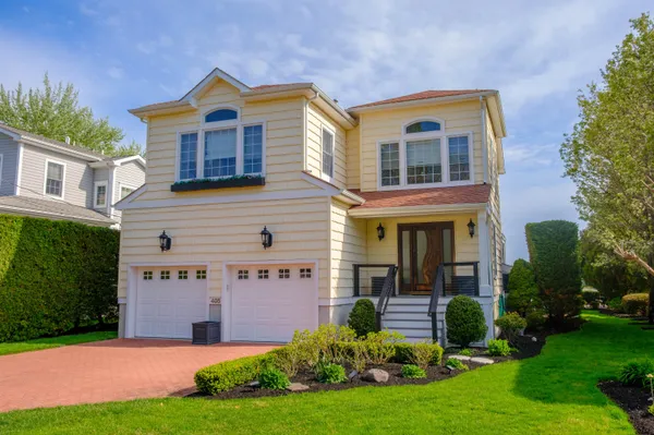 $2,800,000 | 405 Cambridge Avenue, Cape May Point, NJ 08212