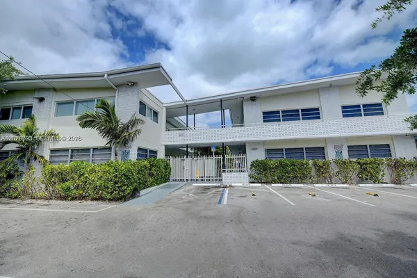 $2,200 | 1233 Marseille Drive, Unit 5, Miami Beach, FL 33141