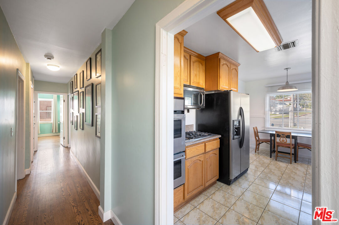 318 East Fairview Boulevard Inglewood, CA 90302 - Photo 13 of 45