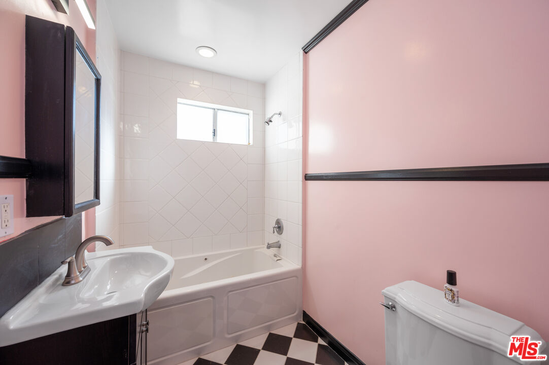 318 East Fairview Boulevard Inglewood, CA 90302 - Photo 17 of 45 a bathroom with a sink and a bathtub