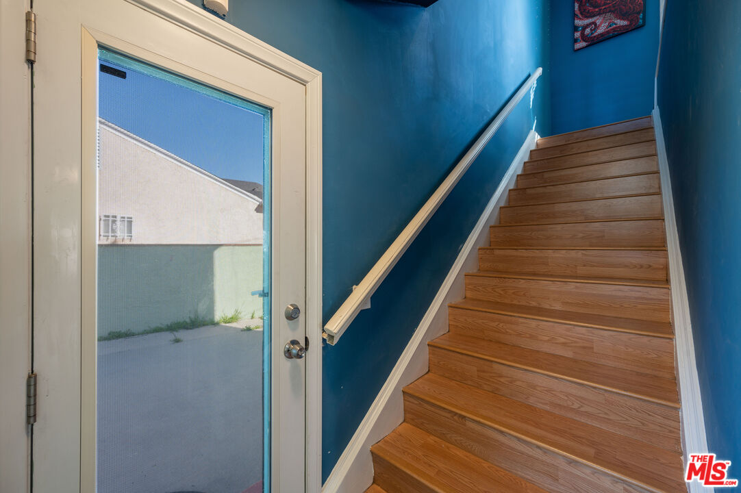 318 East Fairview Boulevard Inglewood, CA 90302 - Photo 21 of 45 a view of entryway