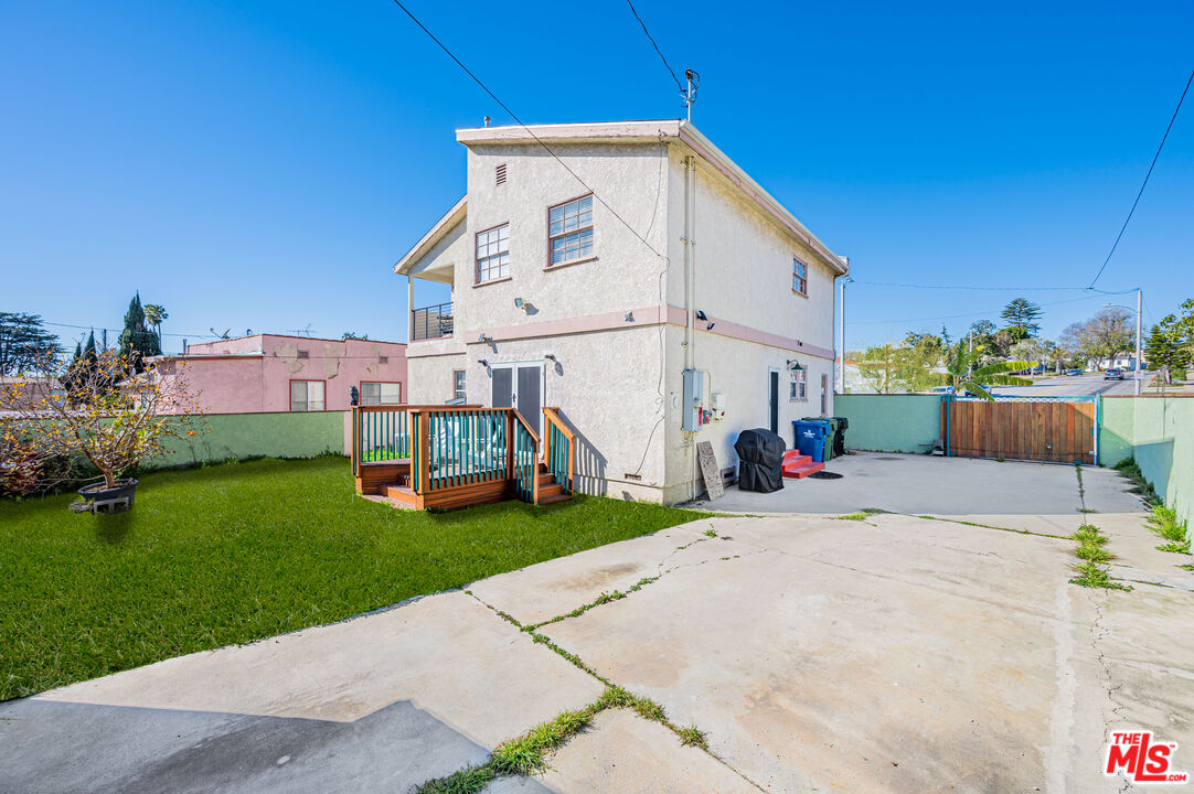 318 East Fairview Boulevard Inglewood, CA 90302 - Photo 39 of 45 a view of a house with a yard