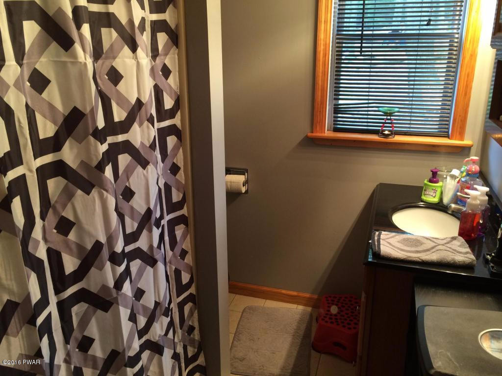 139 Dirk Road Tafton, PA 18464 - Photo 20 of 37 20 Bathroom