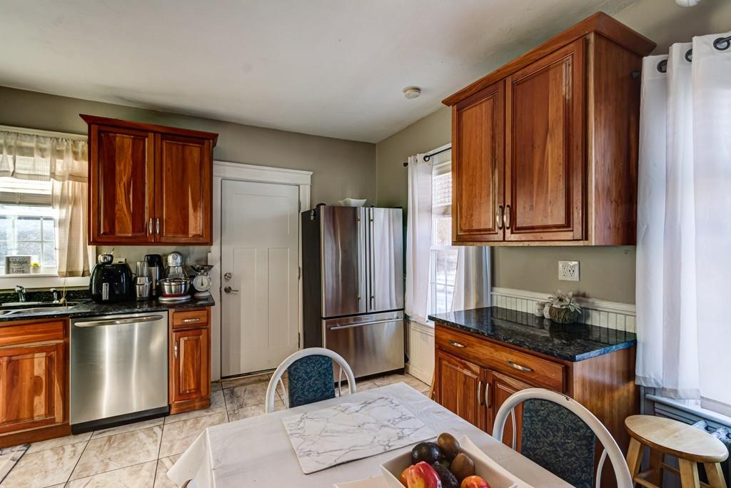 72 Rolfe Avenue Shrewsbury, MA 01545 - Photo 8 of 29 Gallery Image 8