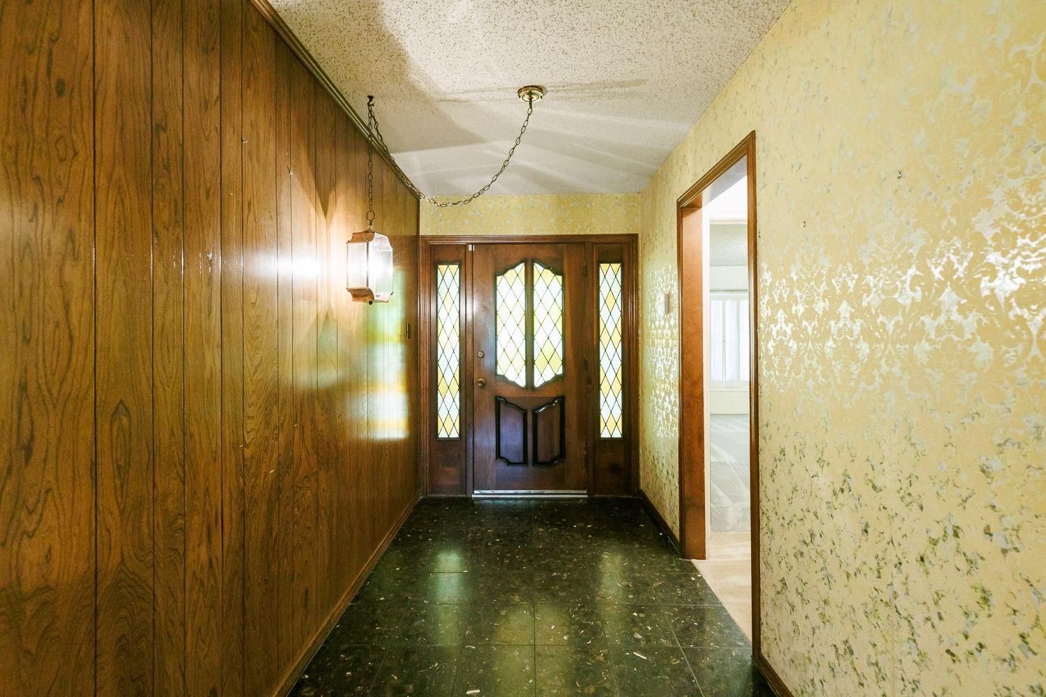 3402 79th Street Lubbock, TX 79423 - Photo 4 of 49 a view of gallery with windows