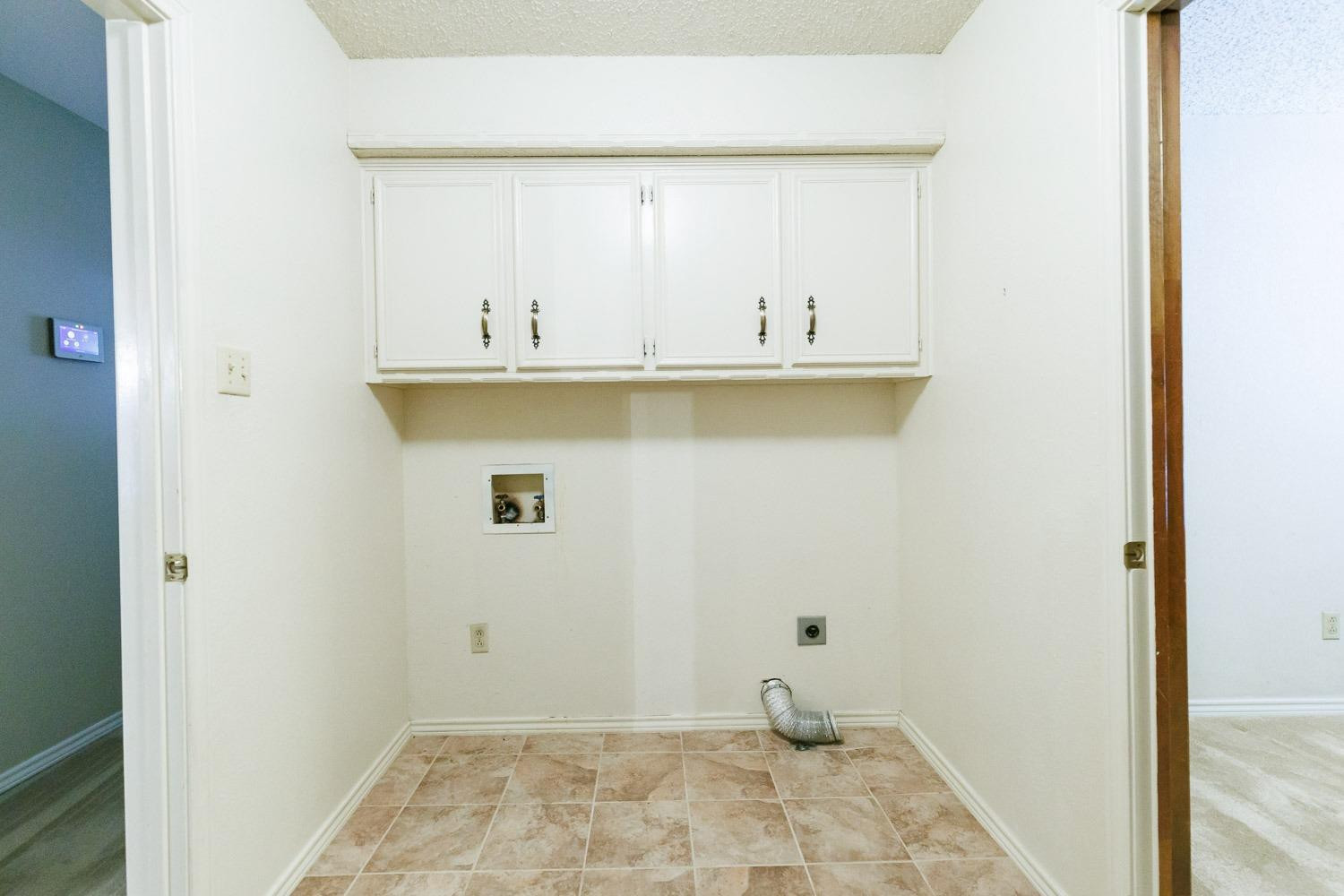 3402 79th Street Lubbock, TX 79423 - Photo 43 of 49 a view of bathroom with marble wall