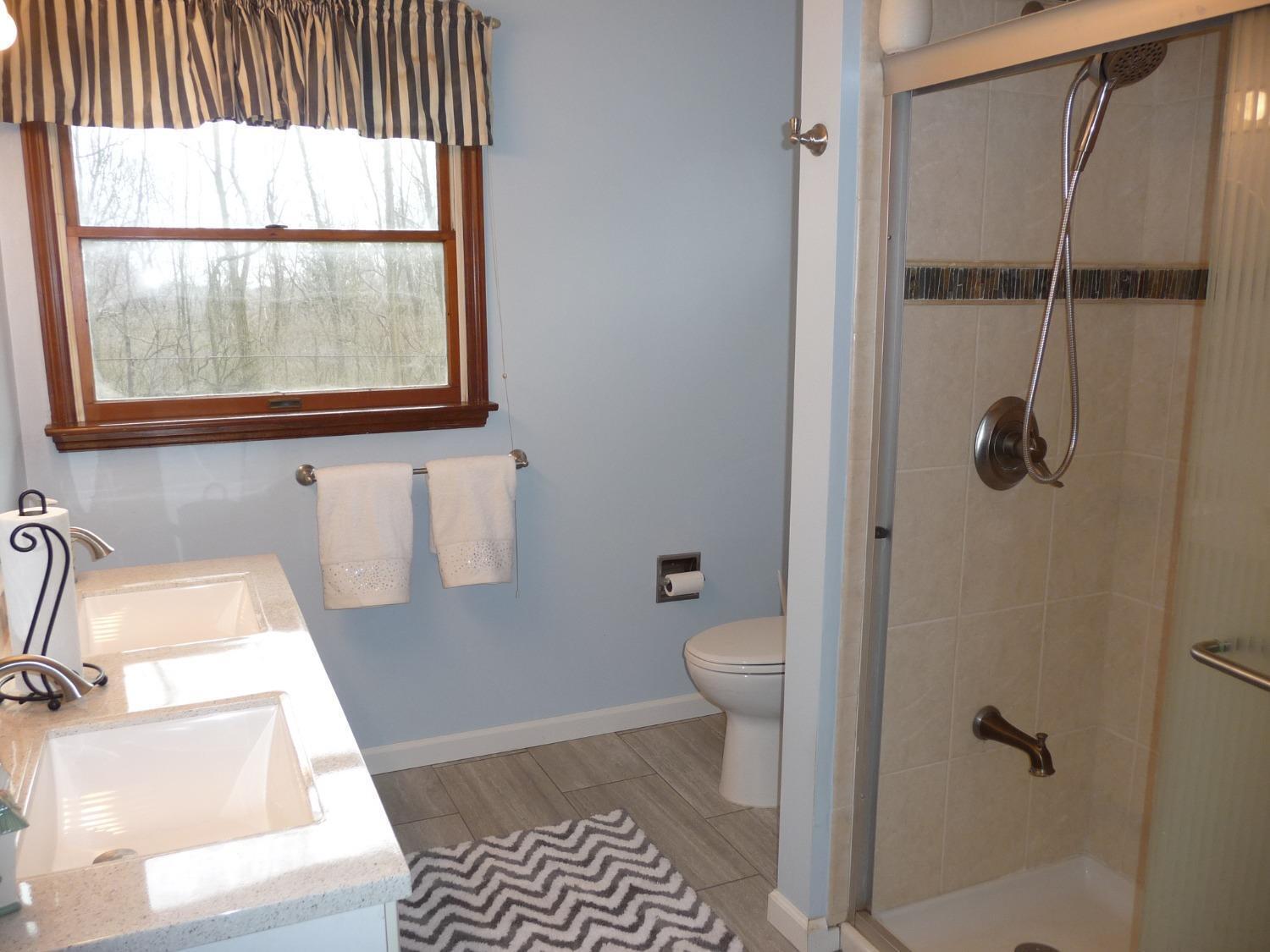 8847 Livingston Road Cincinnati, OH 45251 - Photo 16 of 34 Gallery Image 16