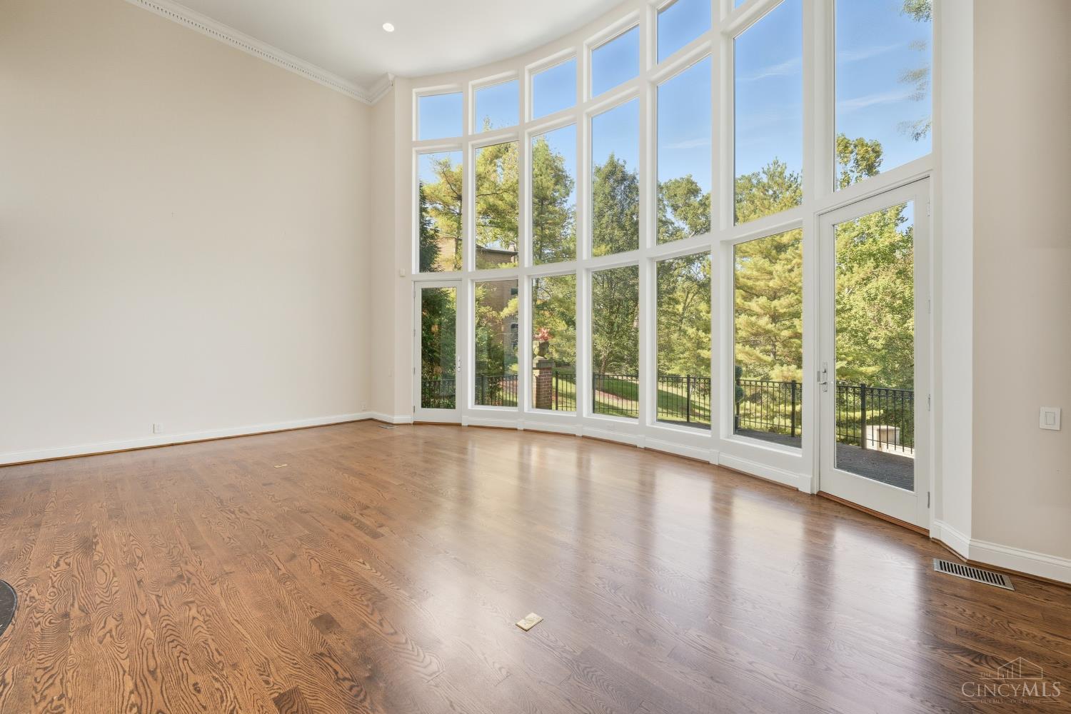 2942 Lower Grandin Road Cincinnati, OH 45208 - Photo 15 of 69 Gallery Image 15