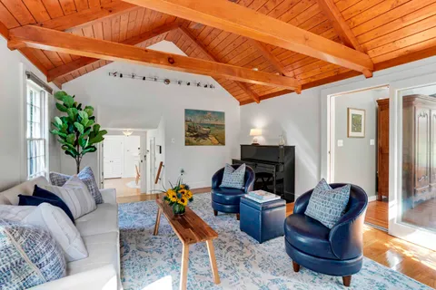 $2,150,000 | 17 Oakdale Drive, Edgartown, MA 02539