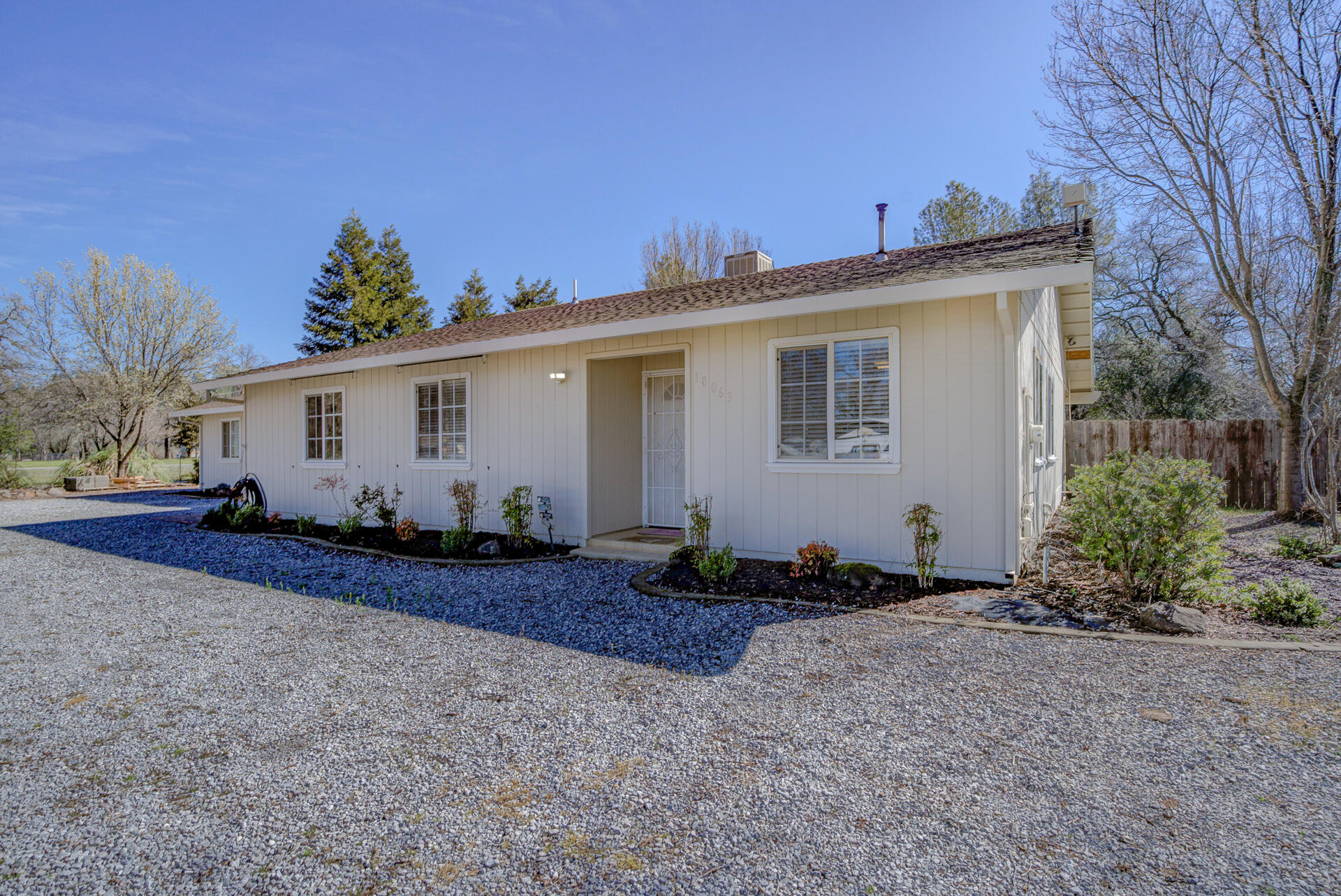 10063 Salmon Creek Road Redding, CA 96003 - Photo 2 of 28 Front view