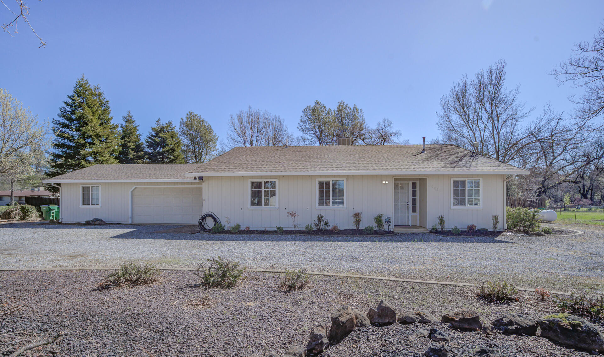 10063 Salmon Creek Road Redding, CA 96003 - Photo 4 of 28 Front view