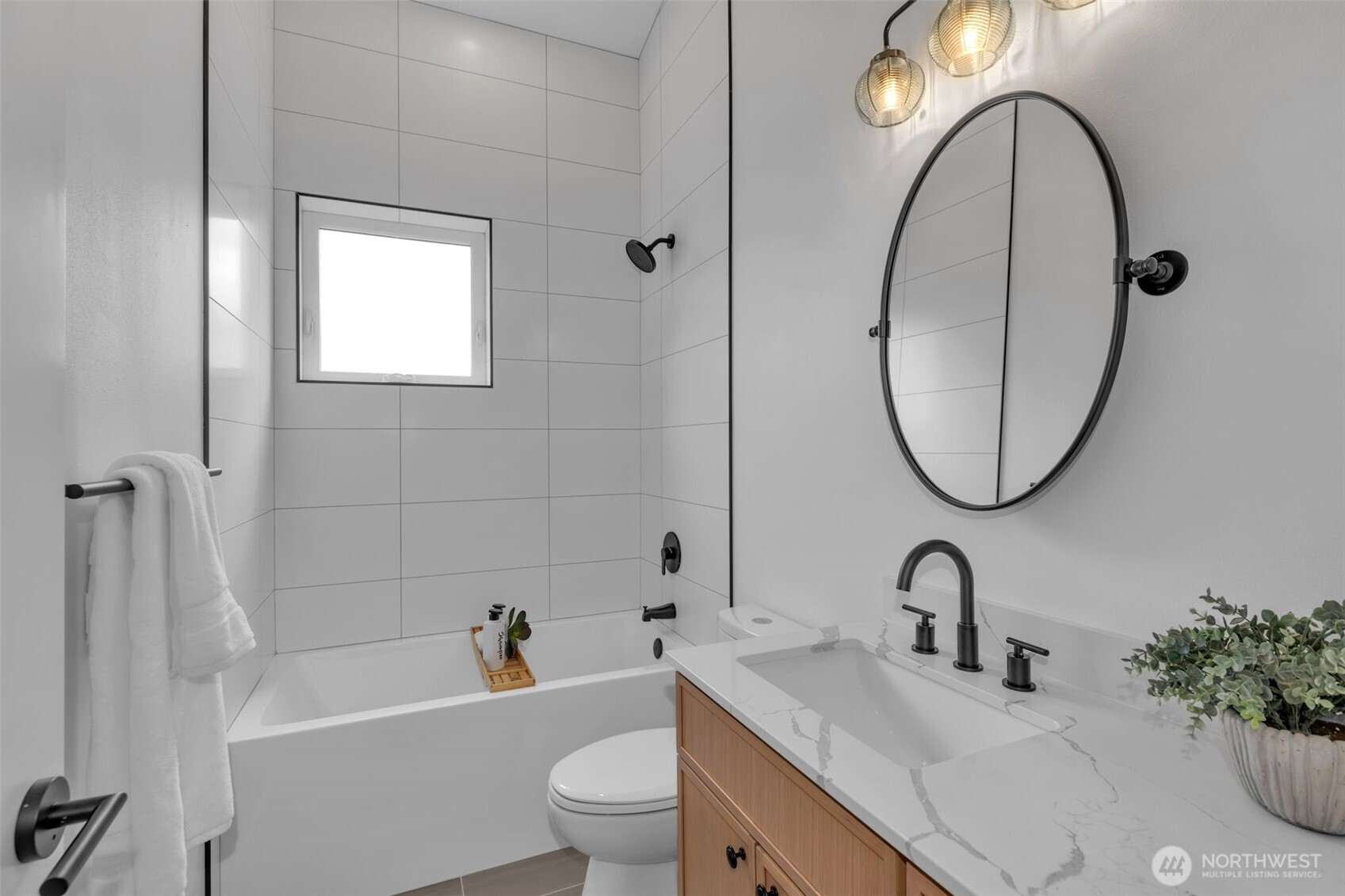 429 19th Avenue East Seattle, WA 98112 - Photo 12 of 22