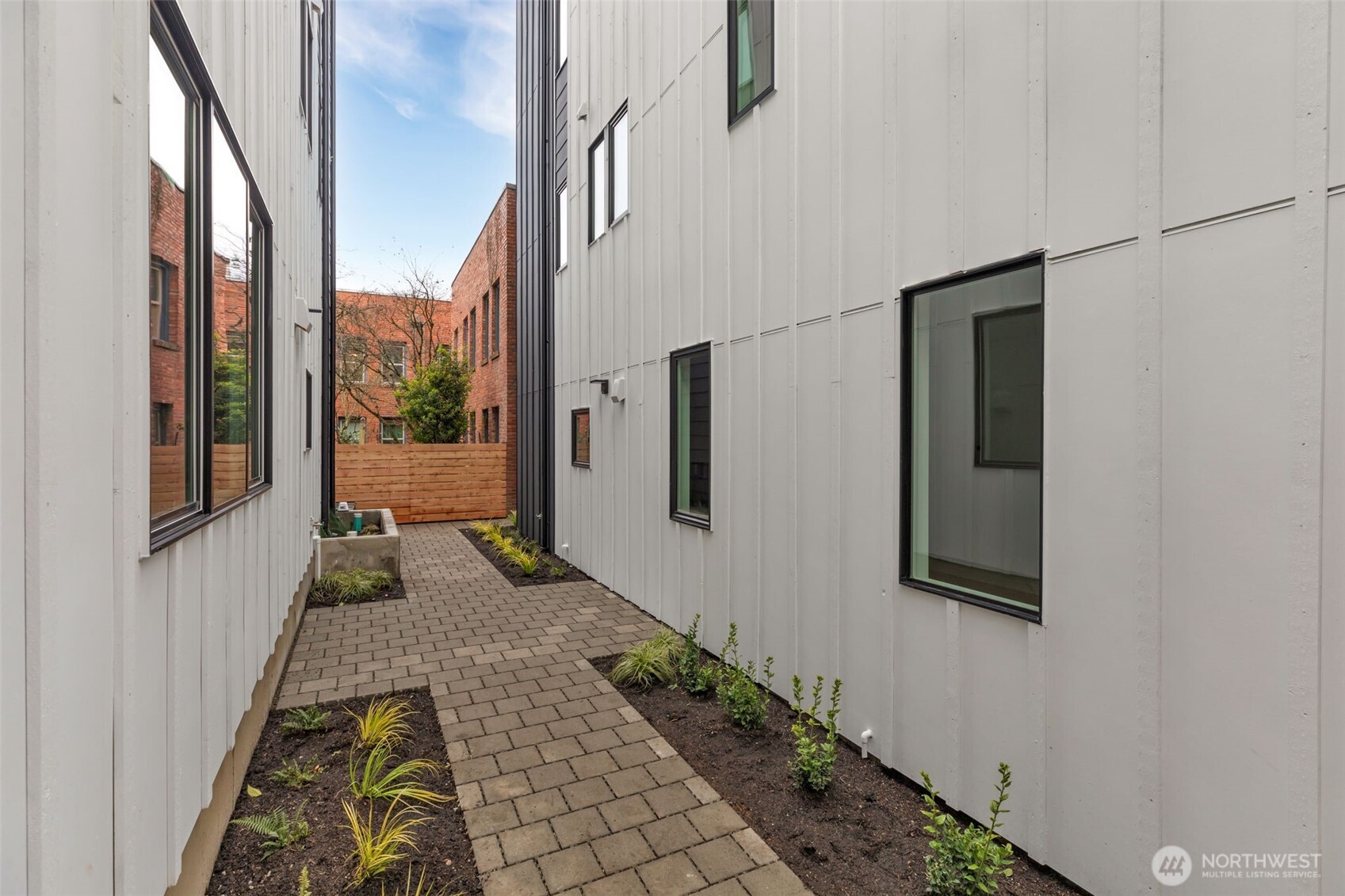 429 19th Avenue East Seattle, WA 98112 - Photo 16 of 22