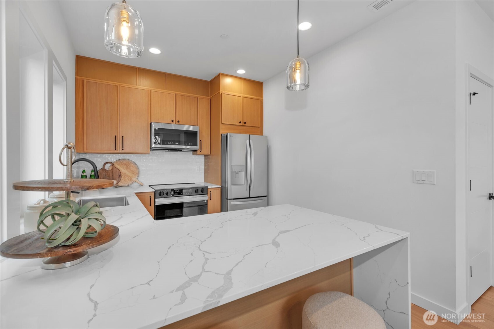 429 19th Avenue East Seattle, WA 98112 - Photo 3 of 22