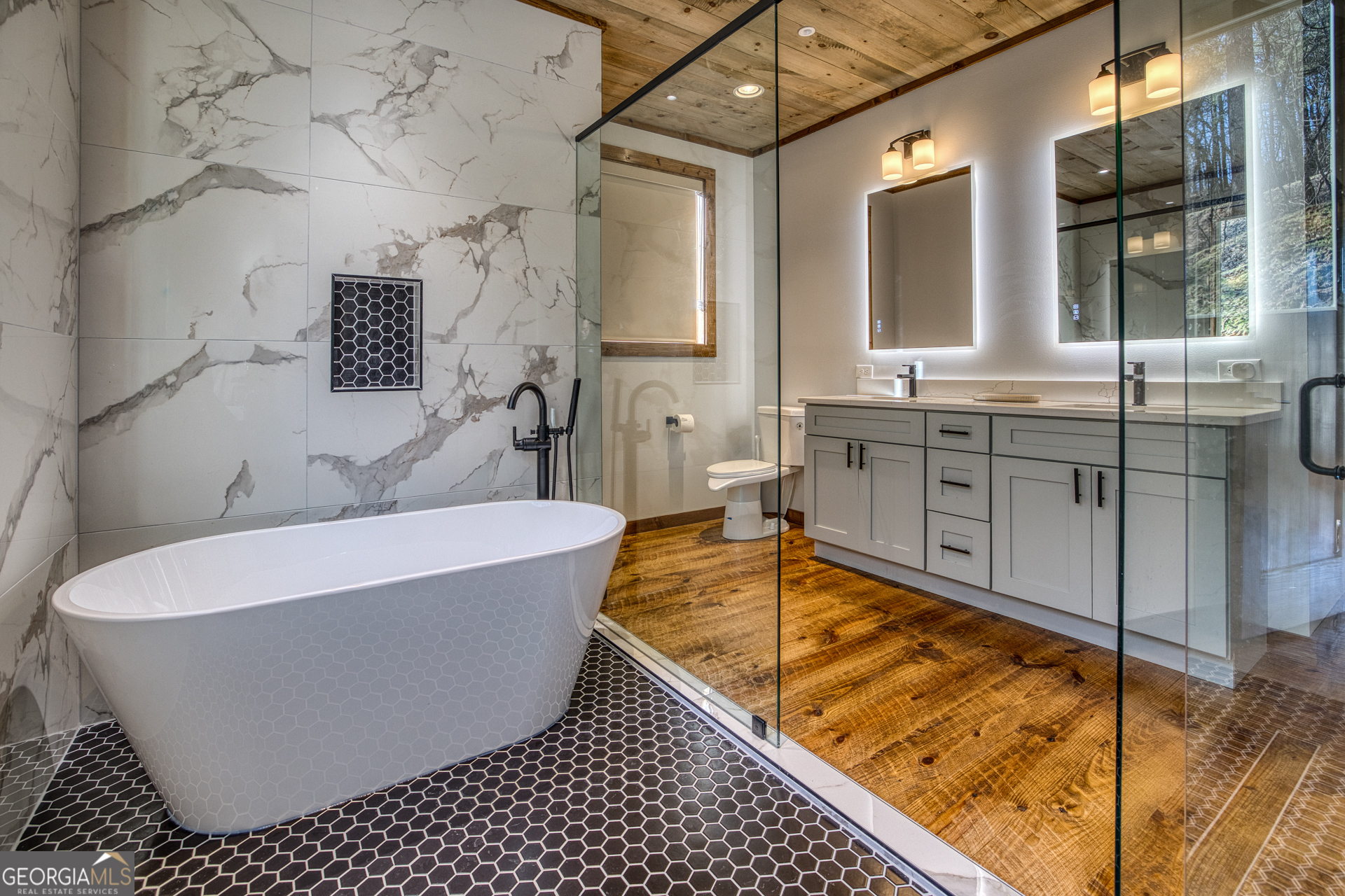 1160 Mangum's Trail Blue Ridge, GA 30513 - Photo 29 of 75 a bathroom with a bathtub and shower