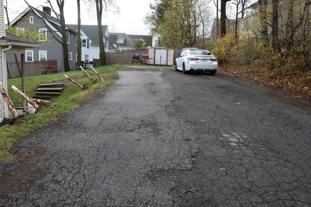 $2,300 | 26 Loring Street, Unit 2, Worcester, MA 01606