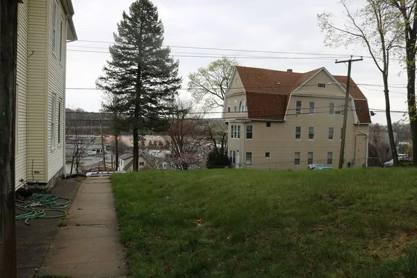 $2,300 | 26 Loring Street, Unit 2, Worcester, MA 01606