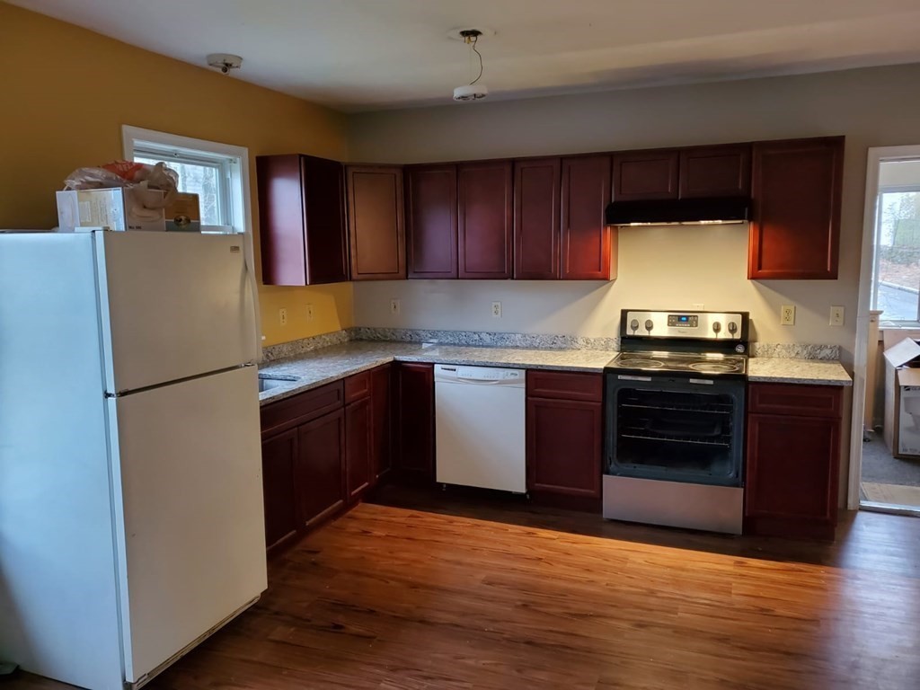 26 Loring Street, Unit 2 Worcester, MA 01606 - Photo 4 of 28