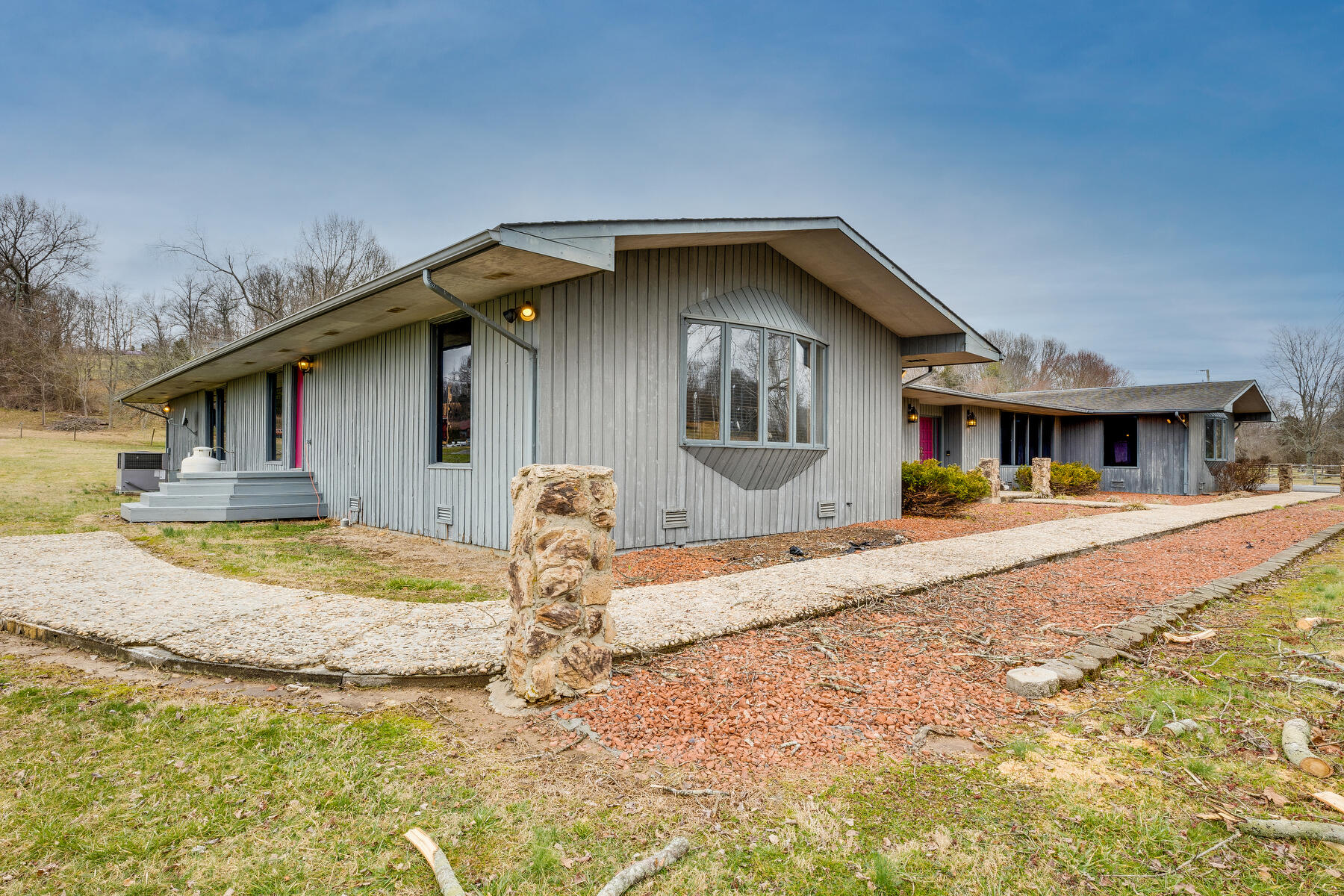 804 Fall Creek Road Kingsport, TN 37664 - Photo 2 of 77 003