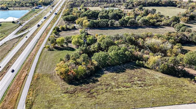 $750,000 | 109 Hospital Drive, Sweet Springs, MO 65351