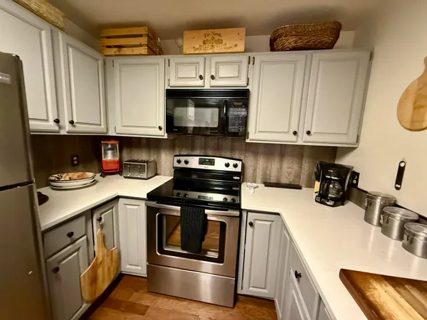 $470,000 | 6 D White Oaks Loop, Unit 7, West Dover, VT 05356