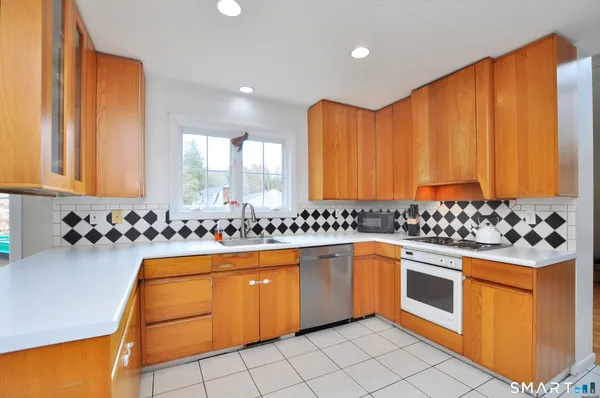 $475,000 | 28 Great Pond Road, Simsbury, CT 06070