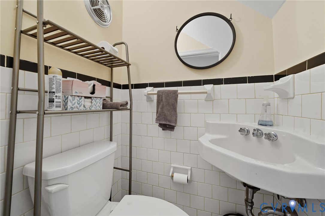 403 North Hamilton Street, Unit J Richmond, VA 23221 - Photo 12 of 27 a bathroom with a sink mirror and toilet