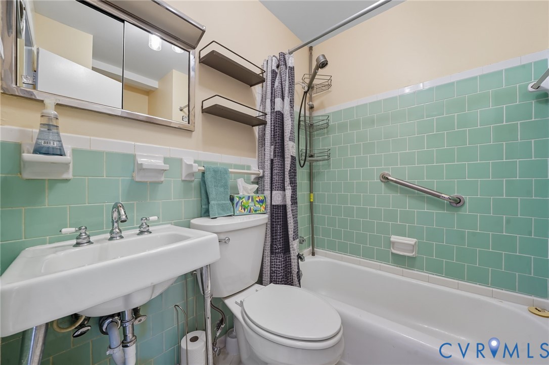 403 North Hamilton Street, Unit J Richmond, VA 23221 - Photo 19 of 27 a bathroom with a sink toilet and shower