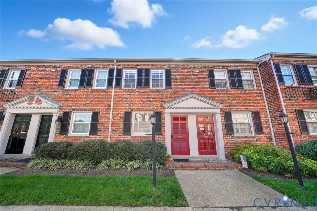 403 North Hamilton Street, Unit J Richmond, VA 23221 - Photo 24 of 27 a front view of a house with yard and green space