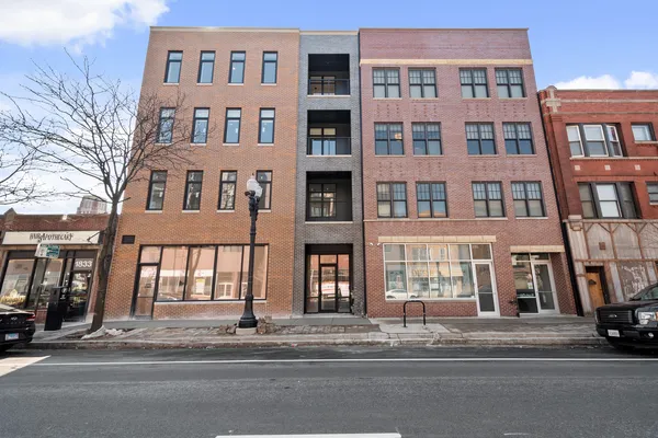 $4,000 | 1839 West Irving Park Road, Unit 2F, Chicago, IL 60613