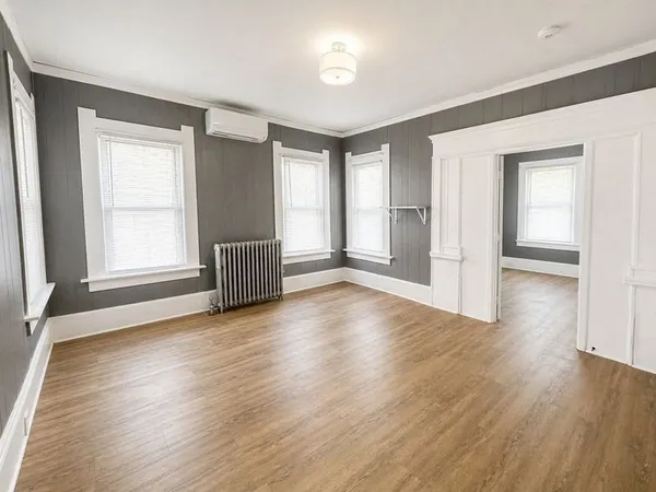 $2,000 | 585 Chestnut Street, Unit 1, Springfield, MA 01107