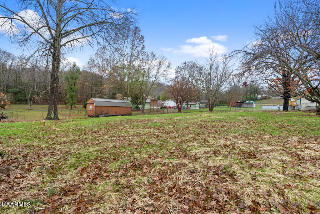 306 Yarnell Road Clinton, TN 37716 - Photo 26 of 30 Yrnll306 (79)