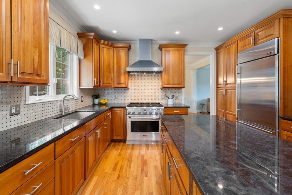 37 Glen Road Hopkinton, MA 01748 - Photo 5 of 42 Gallery Image 5