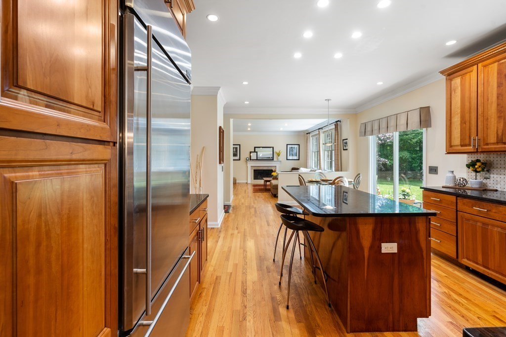 37 Glen Road Hopkinton, MA 01748 - Photo 6 of 42 Gallery Image 6