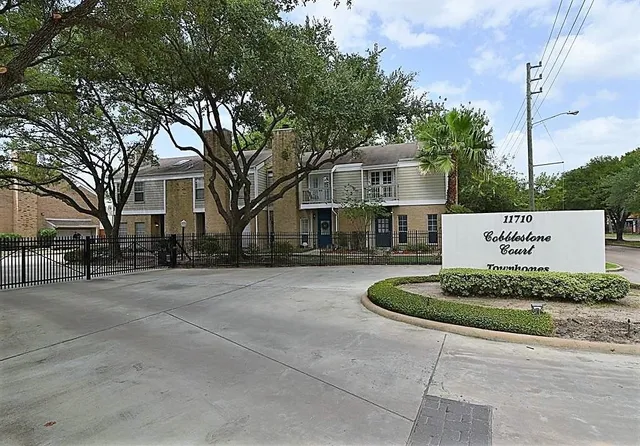 $1,400 | 11710 Southlake Drive, Unit 18, Houston, TX 77077