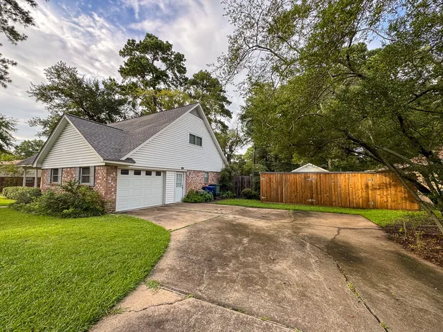 $275,000 | 229 Hickory Drive, Huntsville, TX 77320