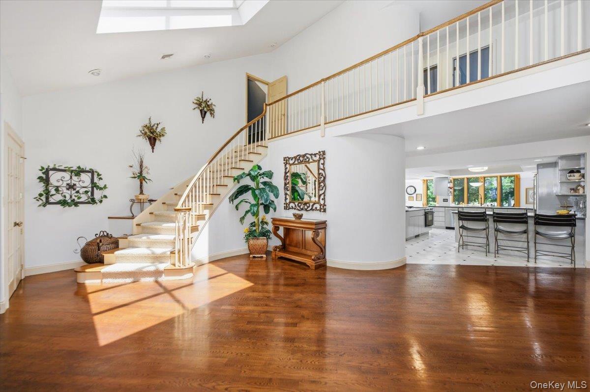 33 Meadowfarm Road East Islip, NY 11730 - Photo 2 of 41