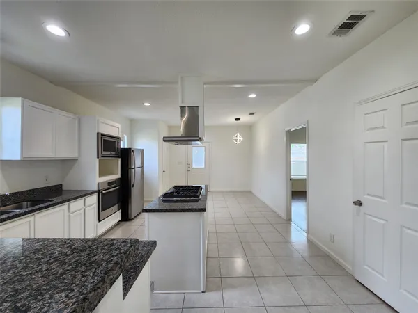 $2,100 | 1105 Erin Street, Houston, TX 77009